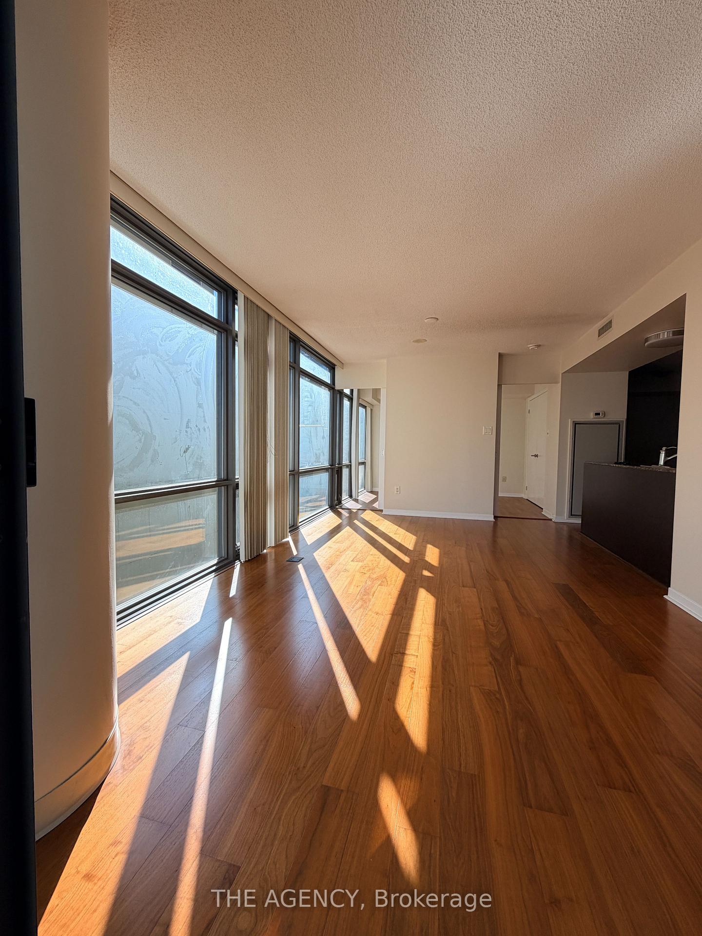 Photo 6 of Unit 1008, 38 Grenville Street, Toronto, Bay Street Corridor — HOMEH