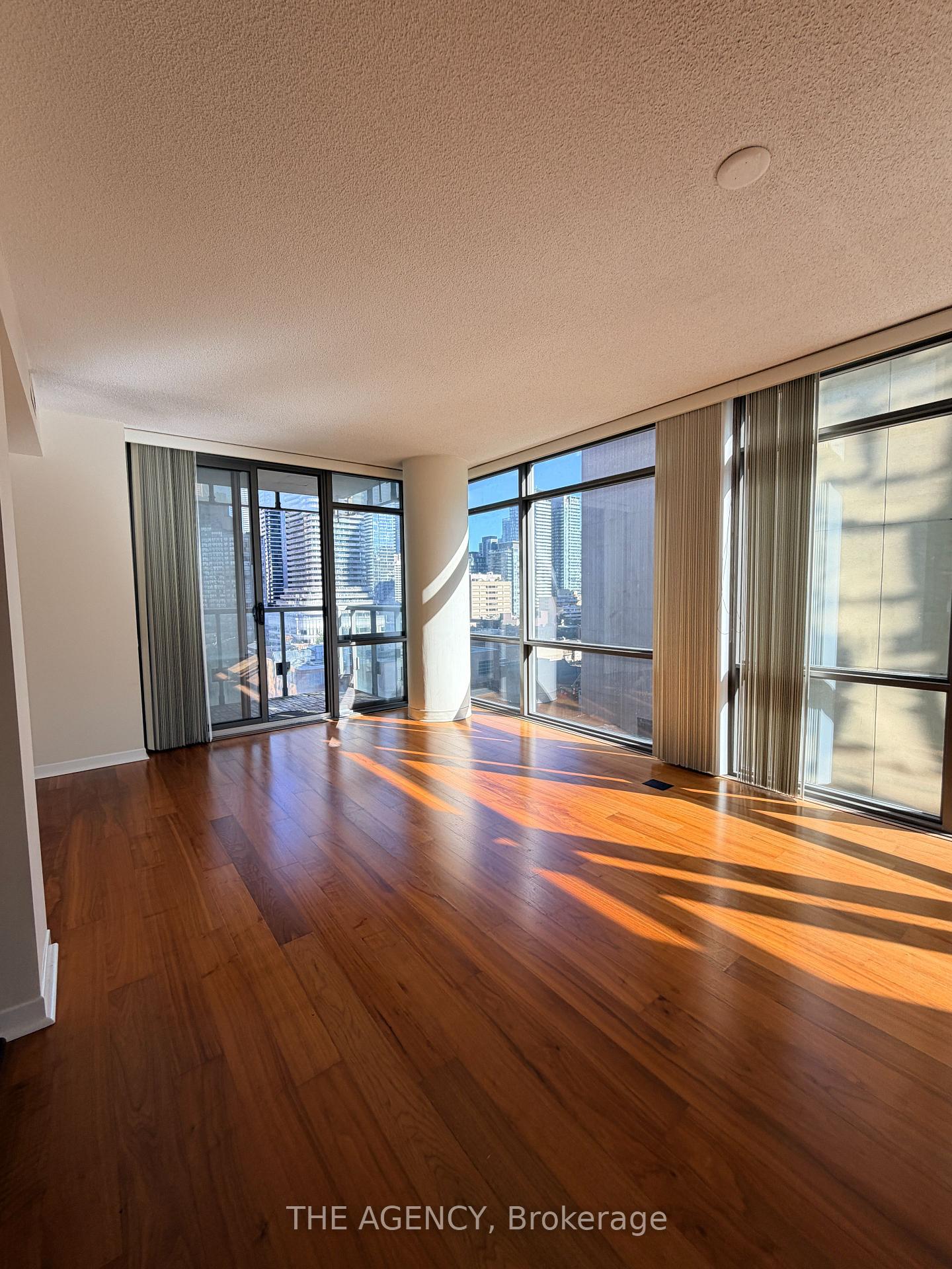 Photo 7 of Unit 1008, 38 Grenville Street, Toronto, Bay Street Corridor — HOMEH