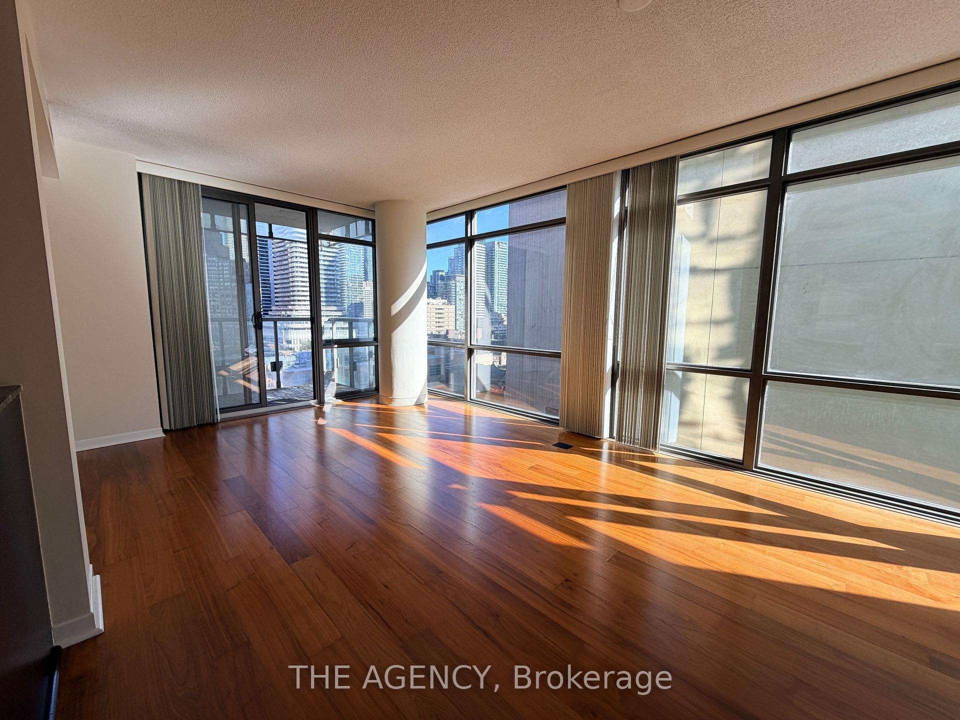 Photo 8 of Unit 1008, 38 Grenville Street, Toronto, Bay Street Corridor — HOMEH