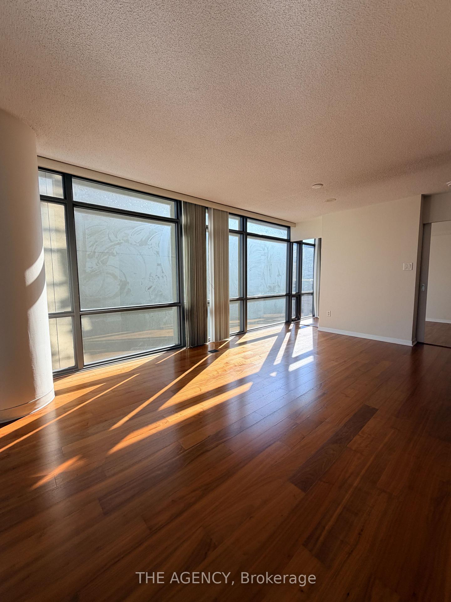 Photo 9 of Unit 1008, 38 Grenville Street, Toronto, Bay Street Corridor — HOMEH