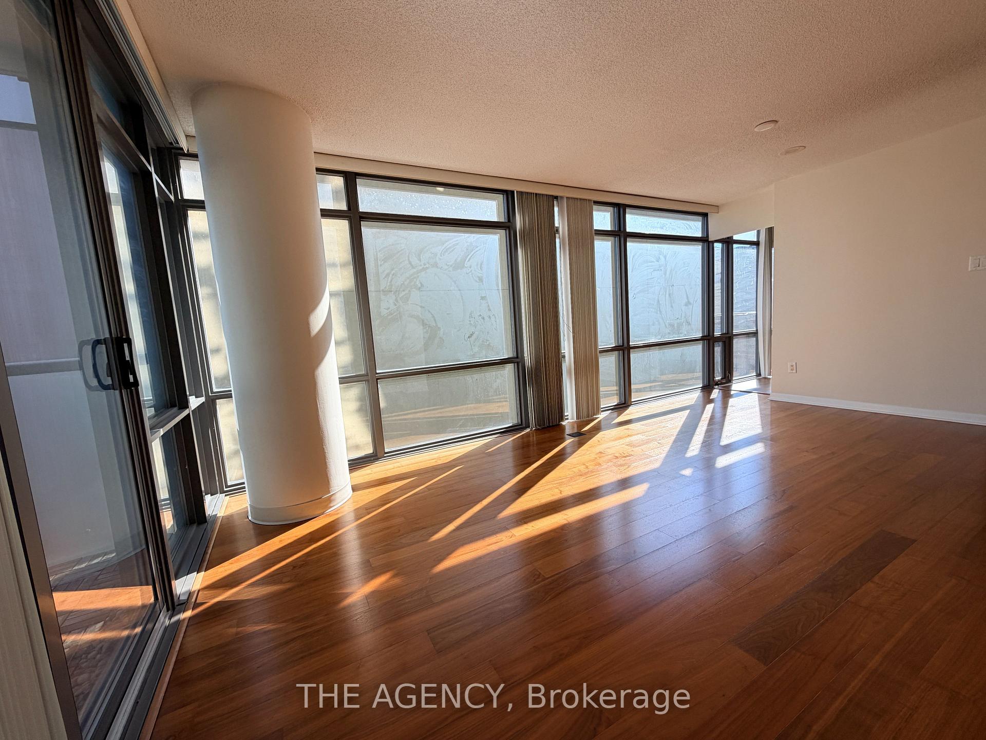 Photo 10 of Unit 1008, 38 Grenville Street, Toronto, Bay Street Corridor — HOMEH