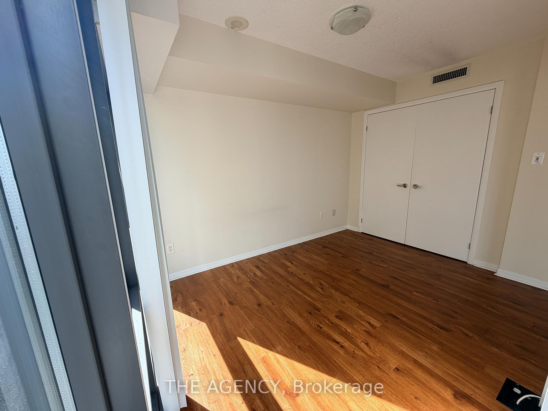 Photo 12 of Unit 1008, 38 Grenville Street, Toronto, Bay Street Corridor — HOMEH