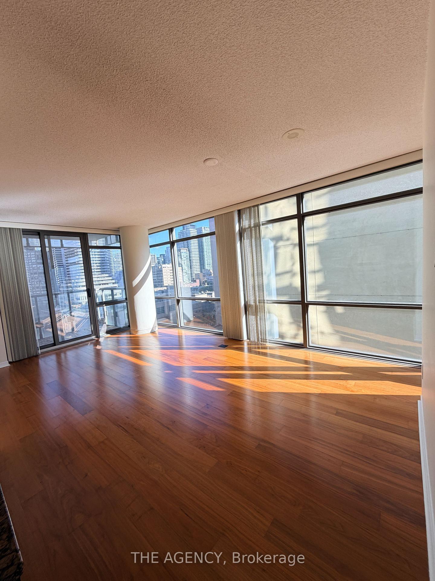 Photo 15 of Unit 1008, 38 Grenville Street, Toronto, Bay Street Corridor — HOMEH