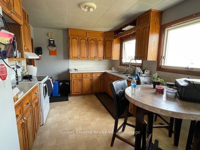 Photo 4 of 305 Pioneer Street, Dryden, Hillcrest — HOMEH