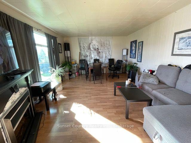 Photo 6 of 305 Pioneer Street, Dryden, Hillcrest — HOMEH