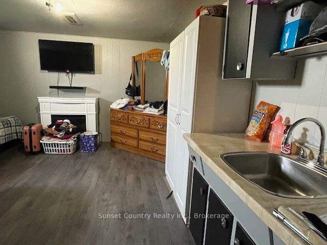 Photo 11 of 305 Pioneer Street, Dryden, Hillcrest — HOMEH