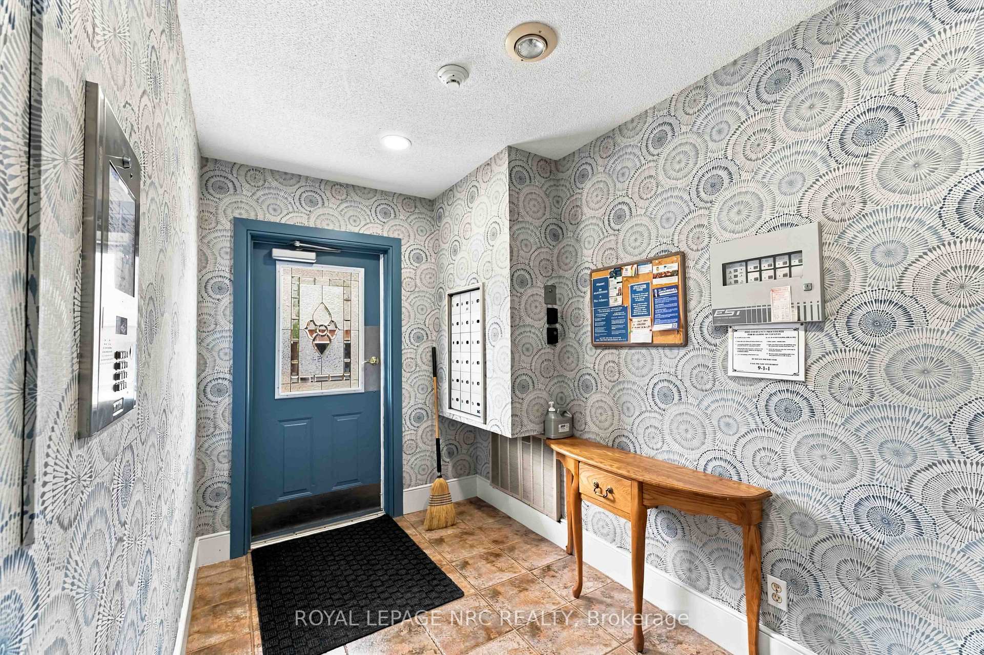 Photo 4 of Unit 104, 4090 John Charles Boulevard, Lincoln, Lincoln-Jordan/Vineland — HOMEH