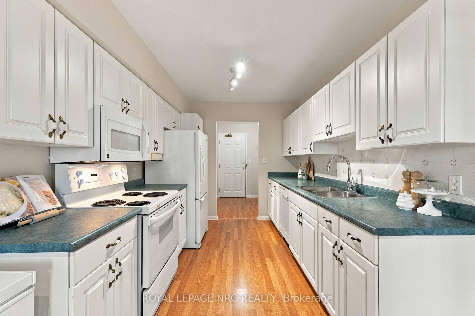 Photo 14 of Unit 104, 4090 John Charles Boulevard, Lincoln, Lincoln-Jordan/Vineland — HOMEH