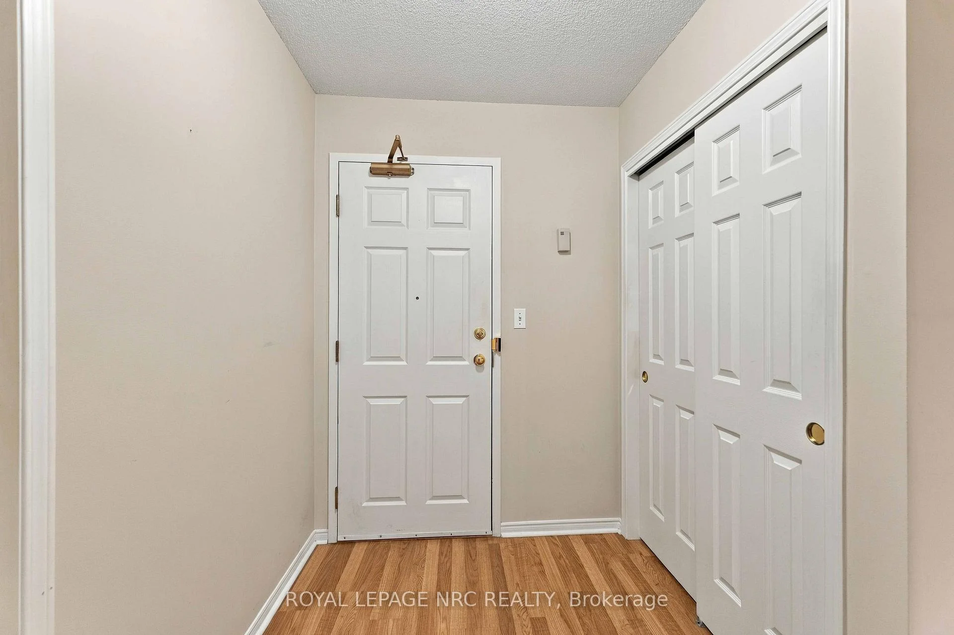 Photo 9 of Unit 104, 4090 John Charles Boulevard, Lincoln, Lincoln-Jordan/Vineland — HOMEH