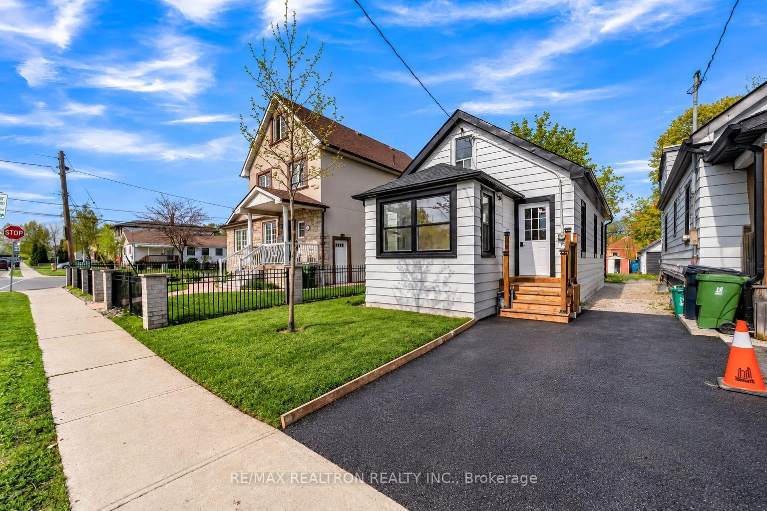 Photo 2 of 53 Twenty Fourth Street, Etobicoke, Long Branch — HOMEH