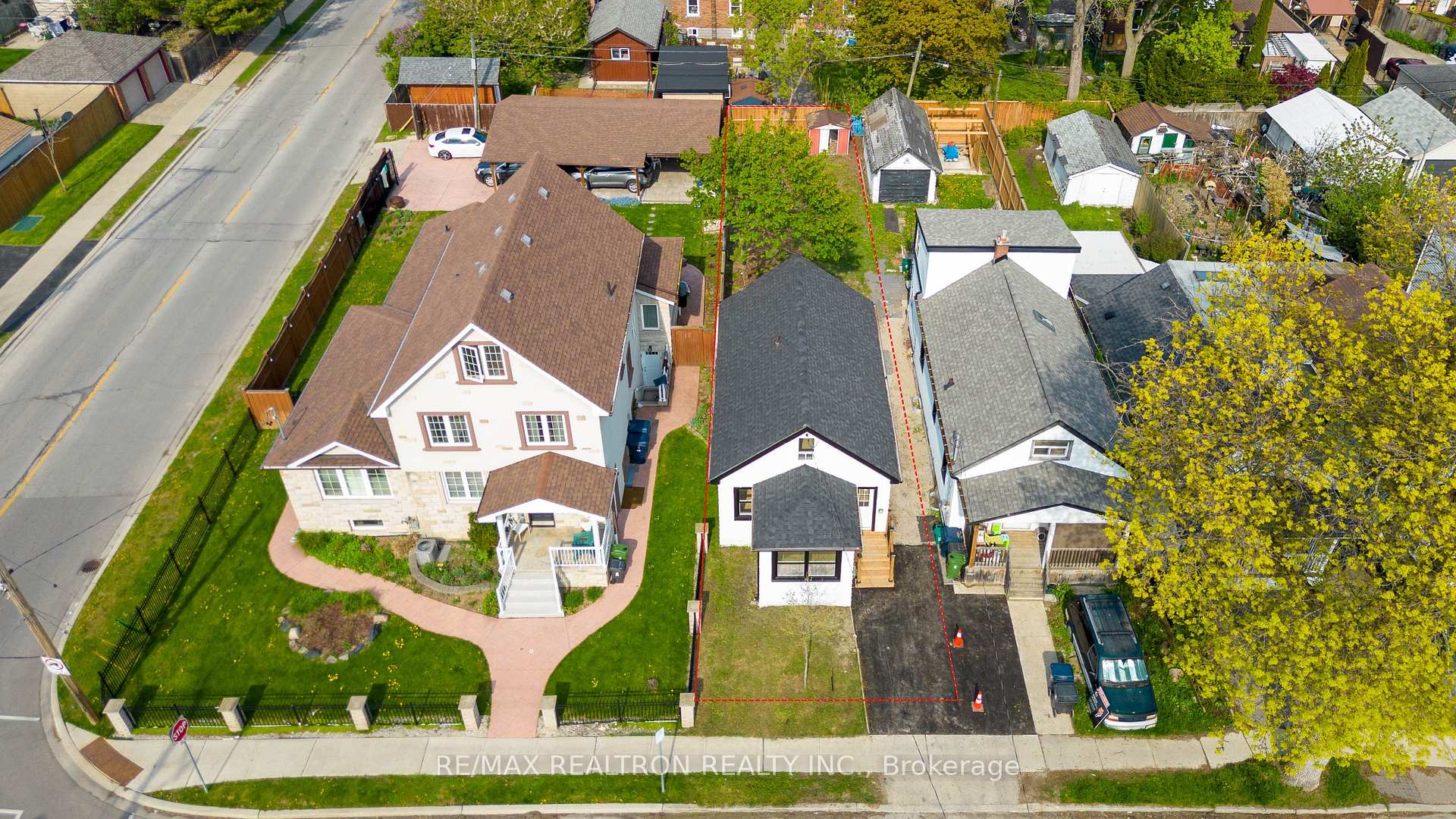 Photo 3 of 53 Twenty Fourth Street, Etobicoke, Long Branch — HOMEH