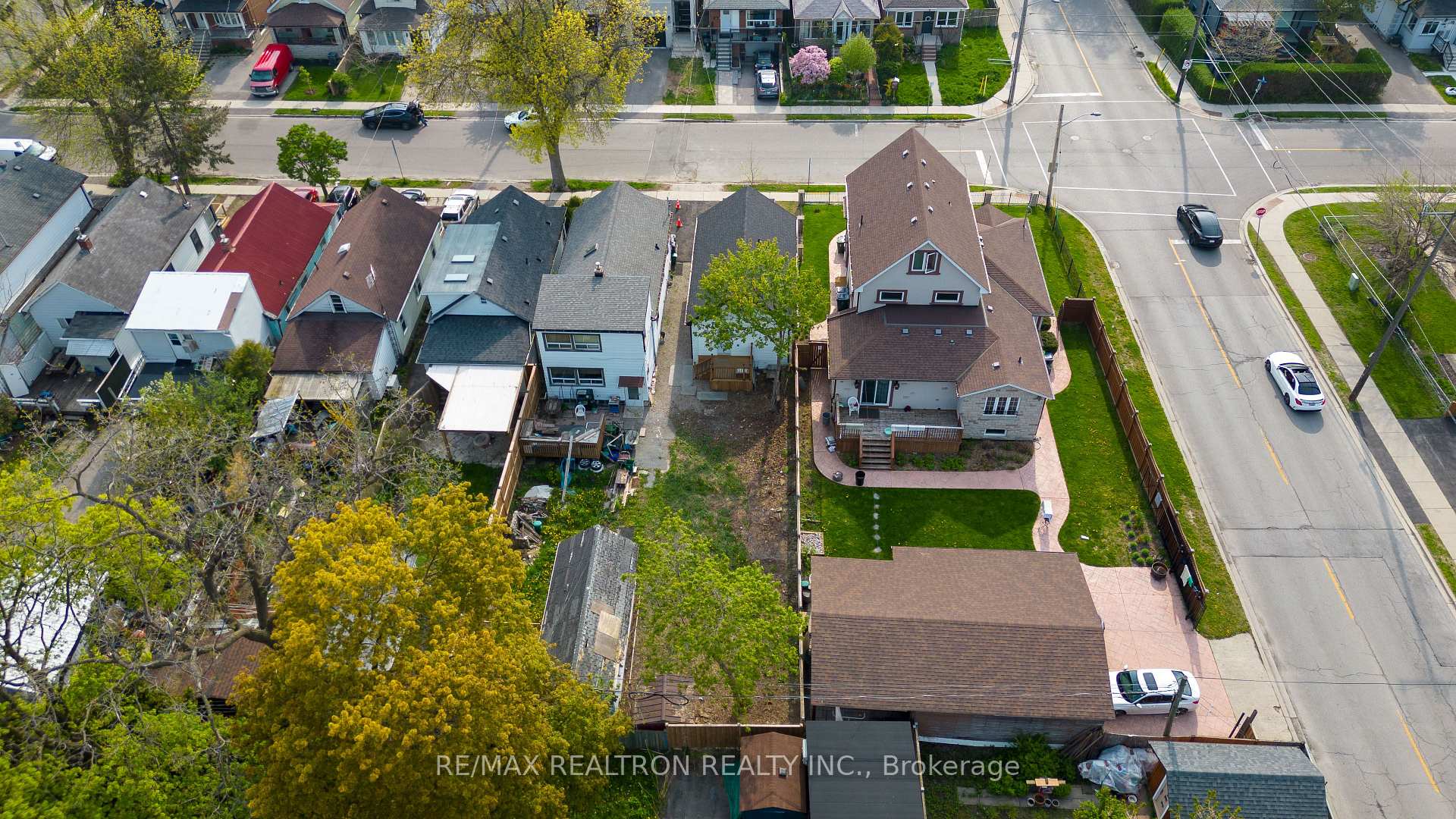 Photo 7 of 53 Twenty Fourth Street, Etobicoke, Long Branch — HOMEH