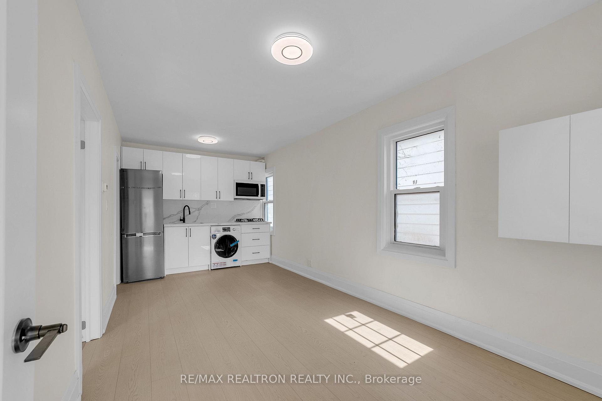 Photo 11 of 53 Twenty Fourth Street, Etobicoke, Long Branch — HOMEH