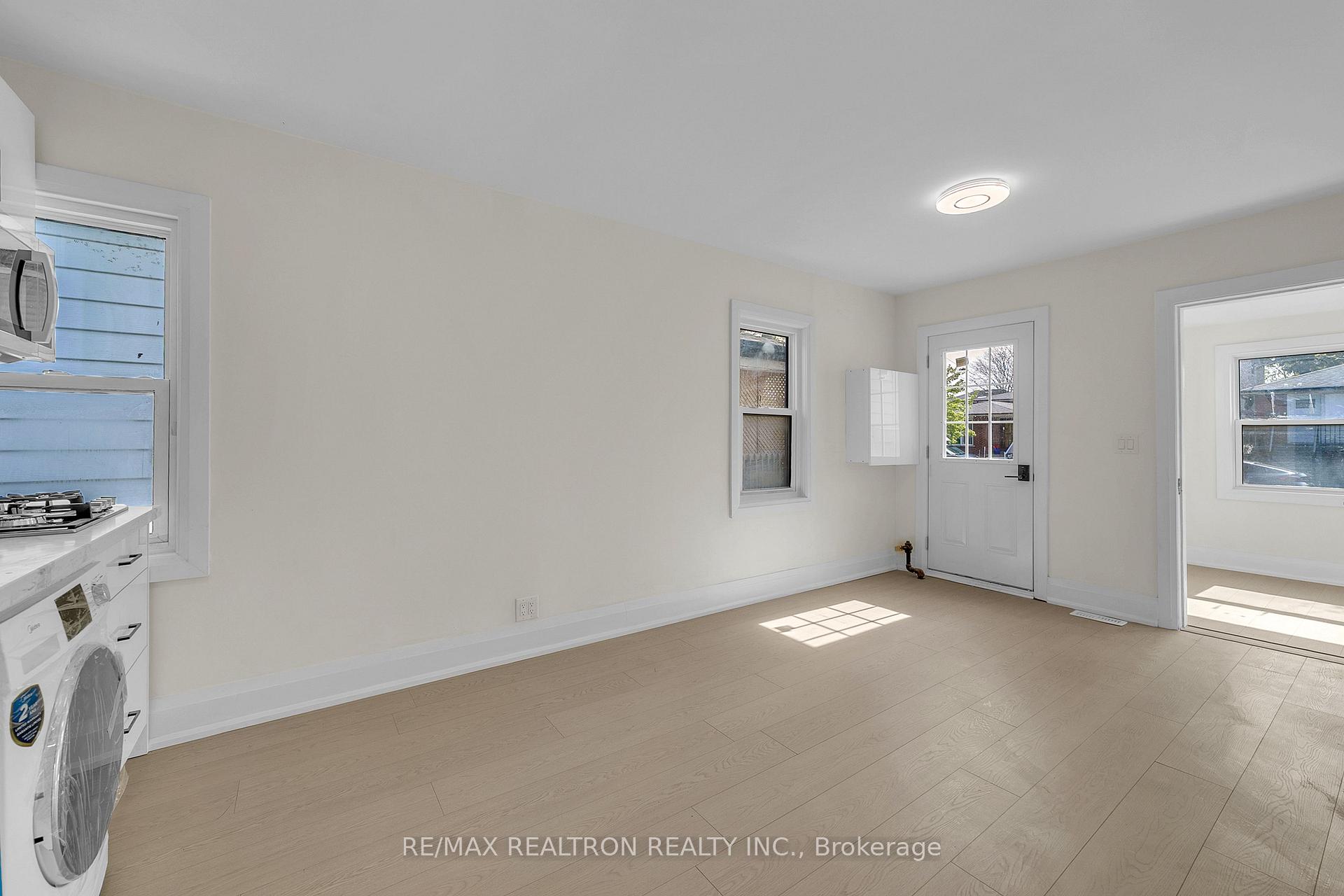 Photo 12 of 53 Twenty Fourth Street, Etobicoke, Long Branch — HOMEH