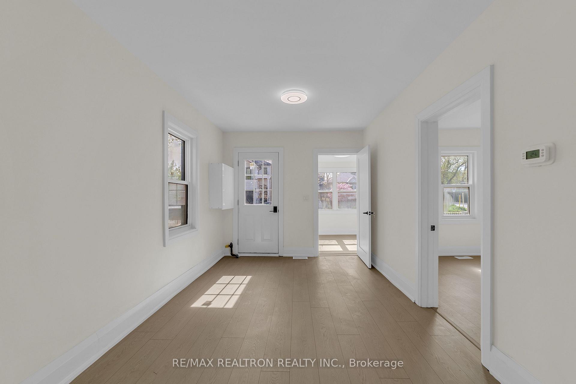 Photo 13 of 53 Twenty Fourth Street, Etobicoke, Long Branch — HOMEH