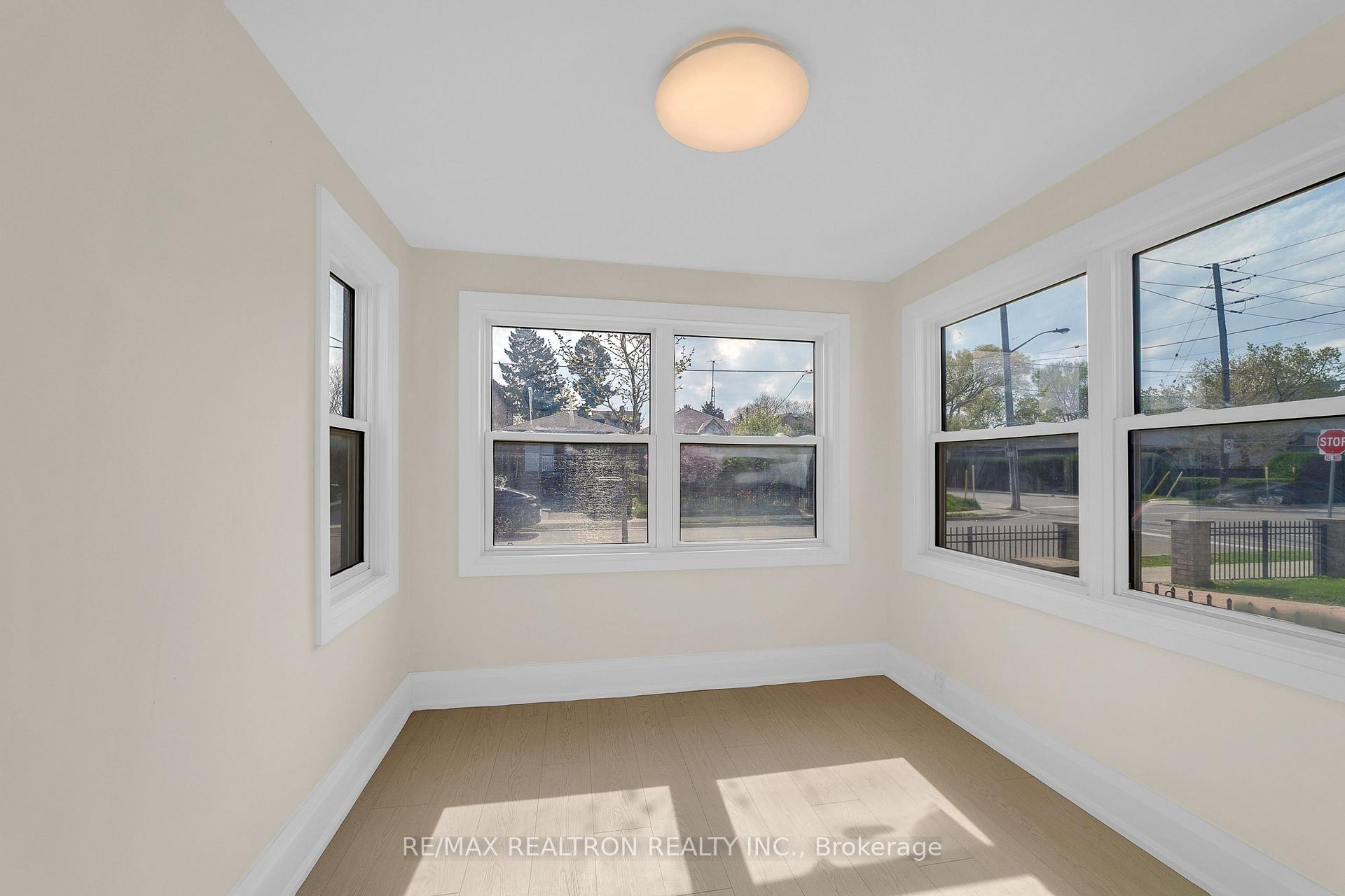 Photo 14 of 53 Twenty Fourth Street, Etobicoke, Long Branch — HOMEH