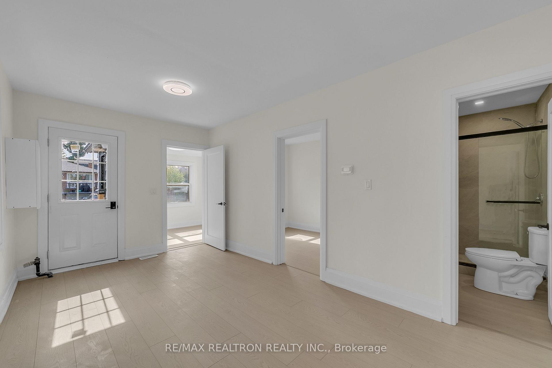 Photo 15 of 53 Twenty Fourth Street, Etobicoke, Long Branch — HOMEH