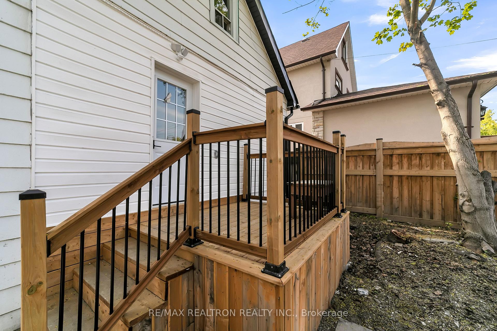 Photo 20 of 53 Twenty Fourth Street, Etobicoke, Long Branch — HOMEH