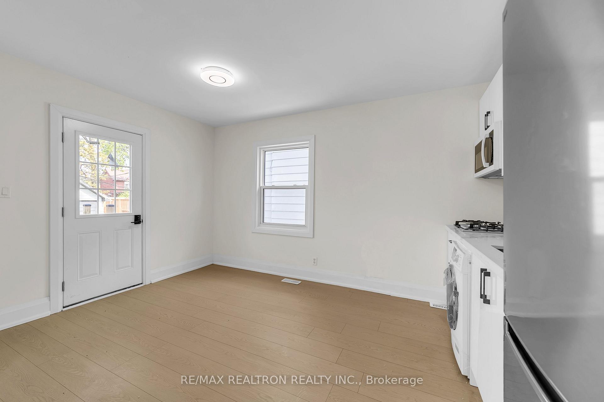Photo 23 of 53 Twenty Fourth Street, Etobicoke, Long Branch — HOMEH