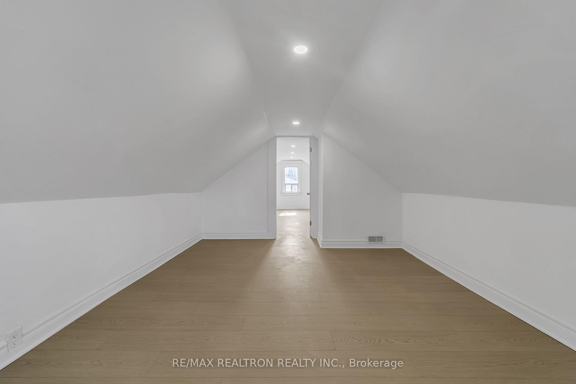 Photo 30 of 53 Twenty Fourth Street, Etobicoke, Long Branch — HOMEH