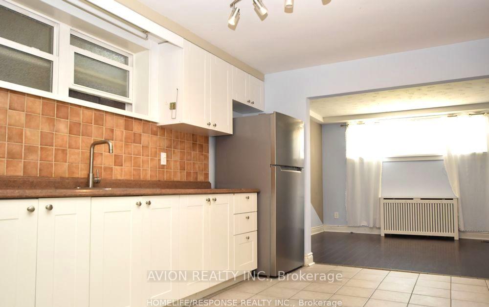Photo 2 of Unit 1, 42 Emerald Crescent, Etobicoke, New Toronto — HOMEH