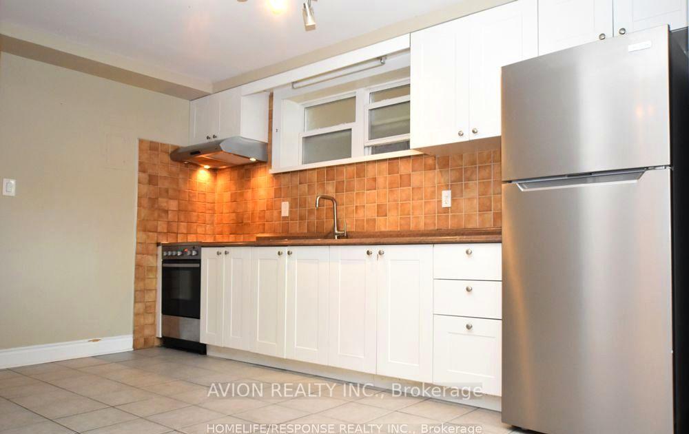 Photo 3 of Unit 1, 42 Emerald Crescent, Etobicoke, New Toronto — HOMEH