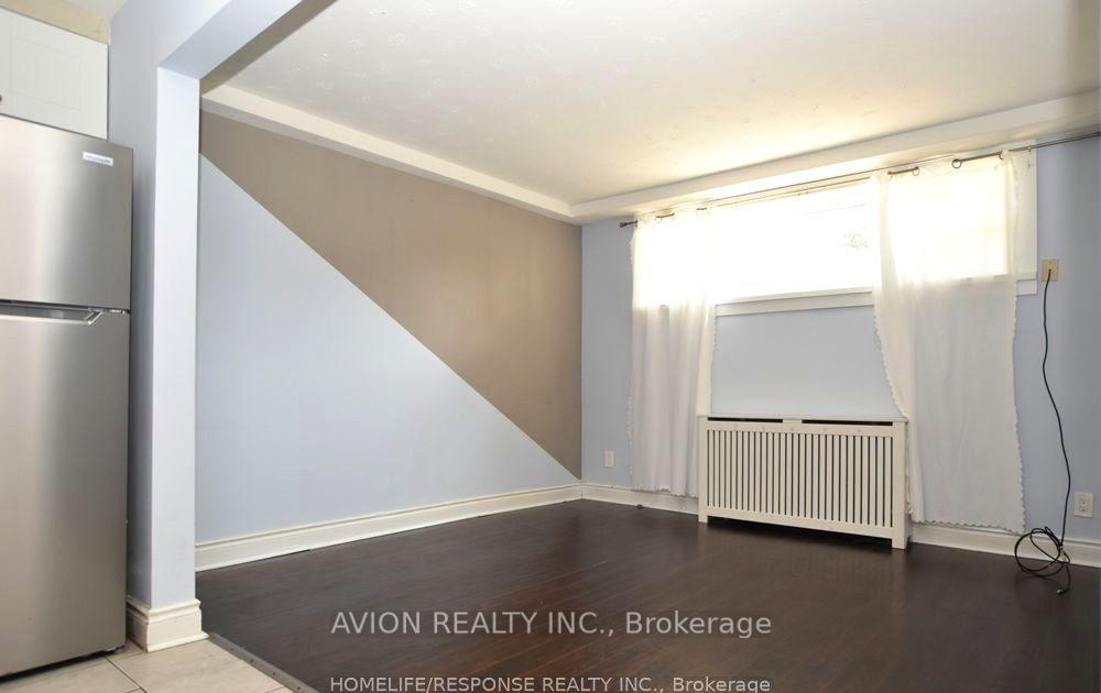 Photo 7 of Unit 1, 42 Emerald Crescent, Etobicoke, New Toronto — HOMEH