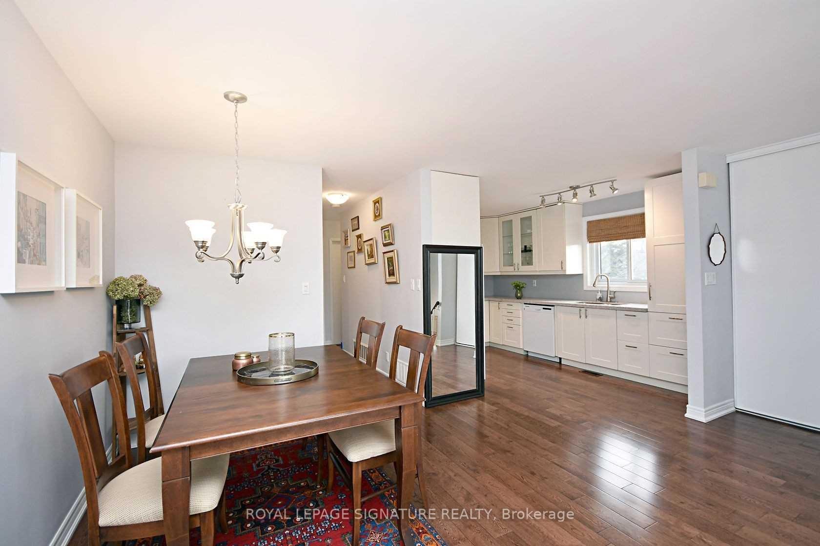 Photo 4 of 6303 Plowmans Heath, Mississauga, Meadowvale — HOMEH