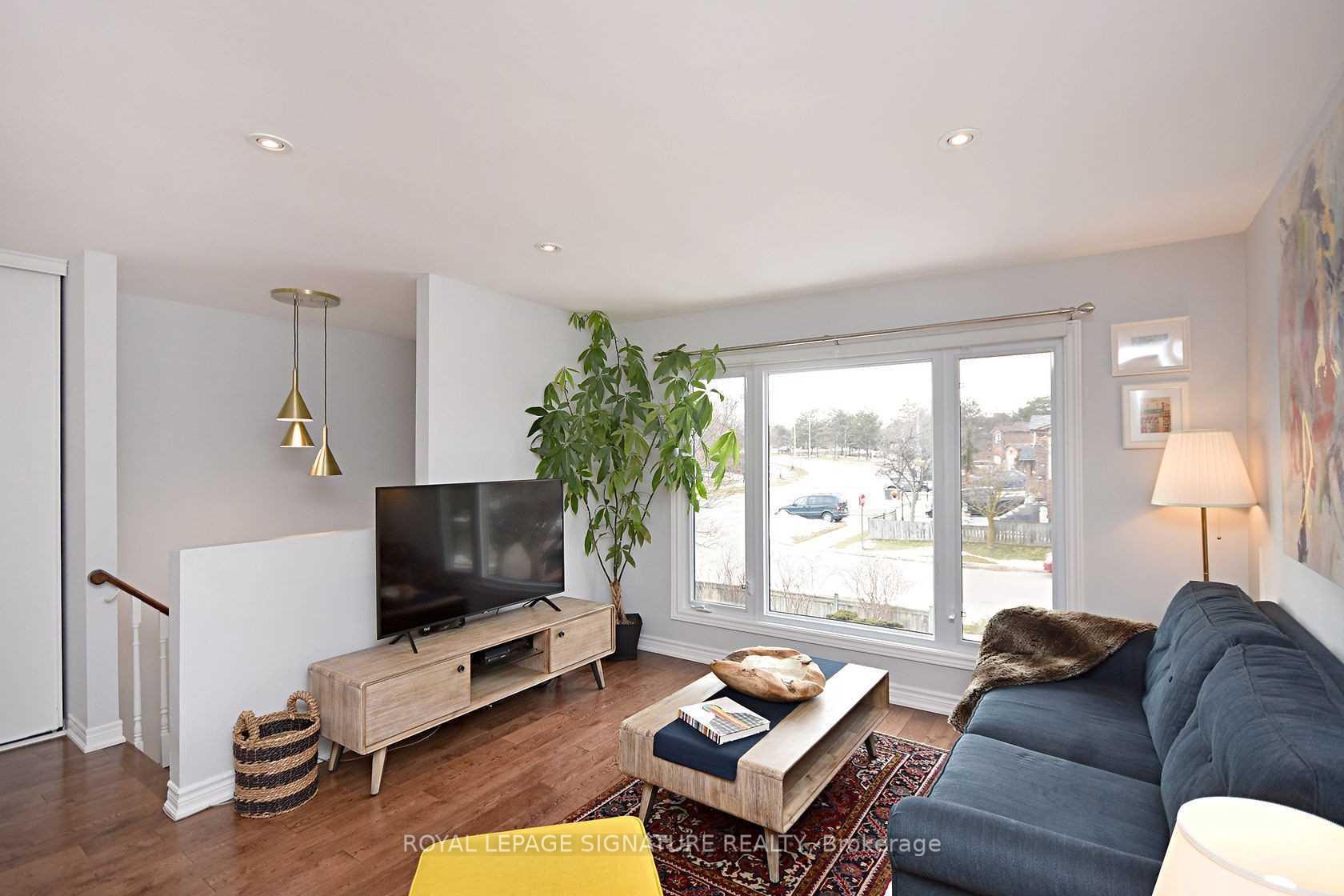 Photo 7 of 6303 Plowmans Heath, Mississauga, Meadowvale — HOMEH