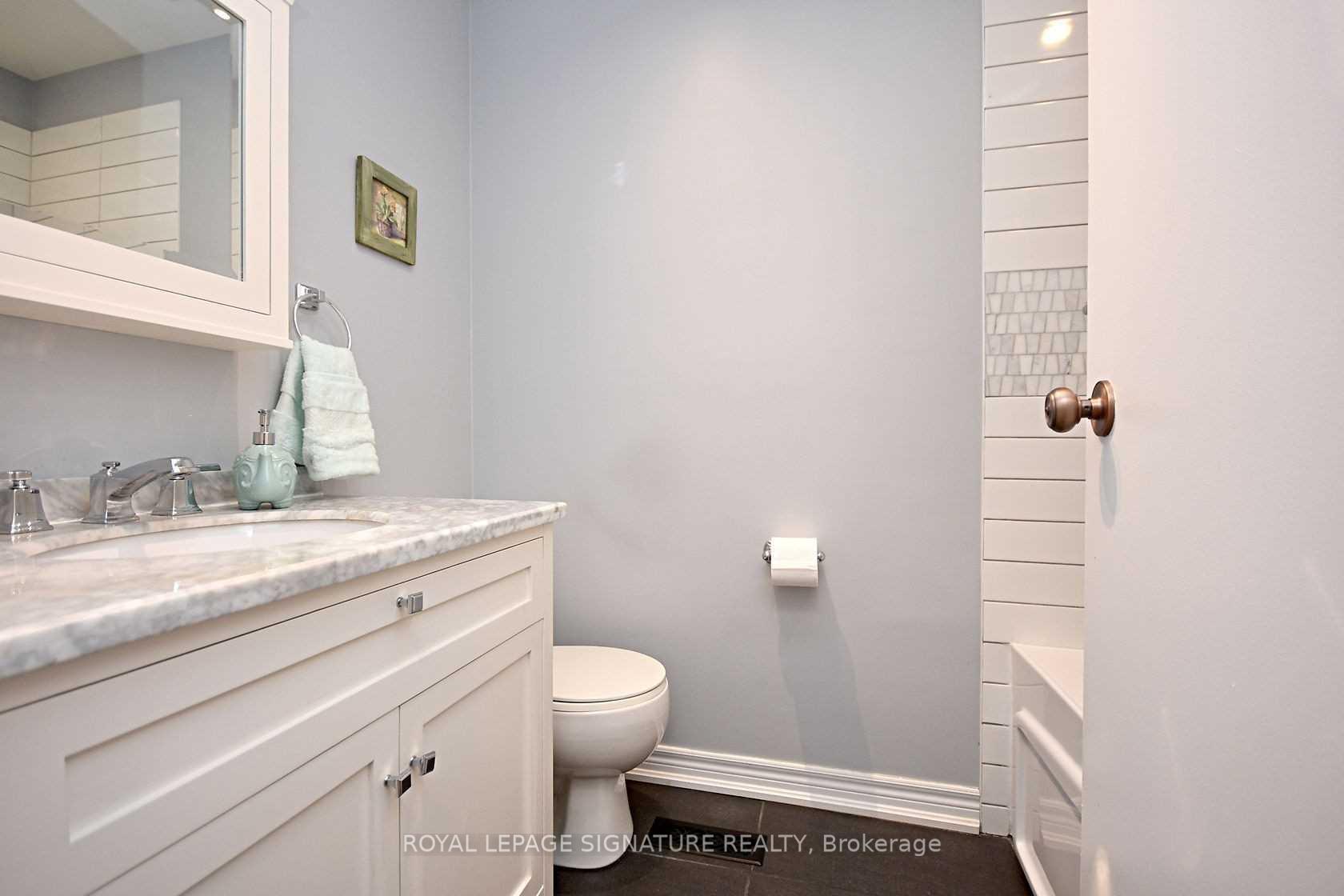 Photo 10 of 6303 Plowmans Heath, Mississauga, Meadowvale — HOMEH