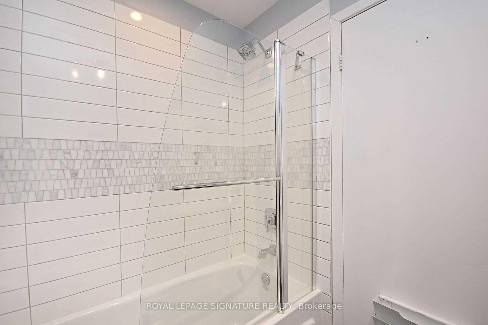 Photo 11 of 6303 Plowmans Heath, Mississauga, Meadowvale — HOMEH