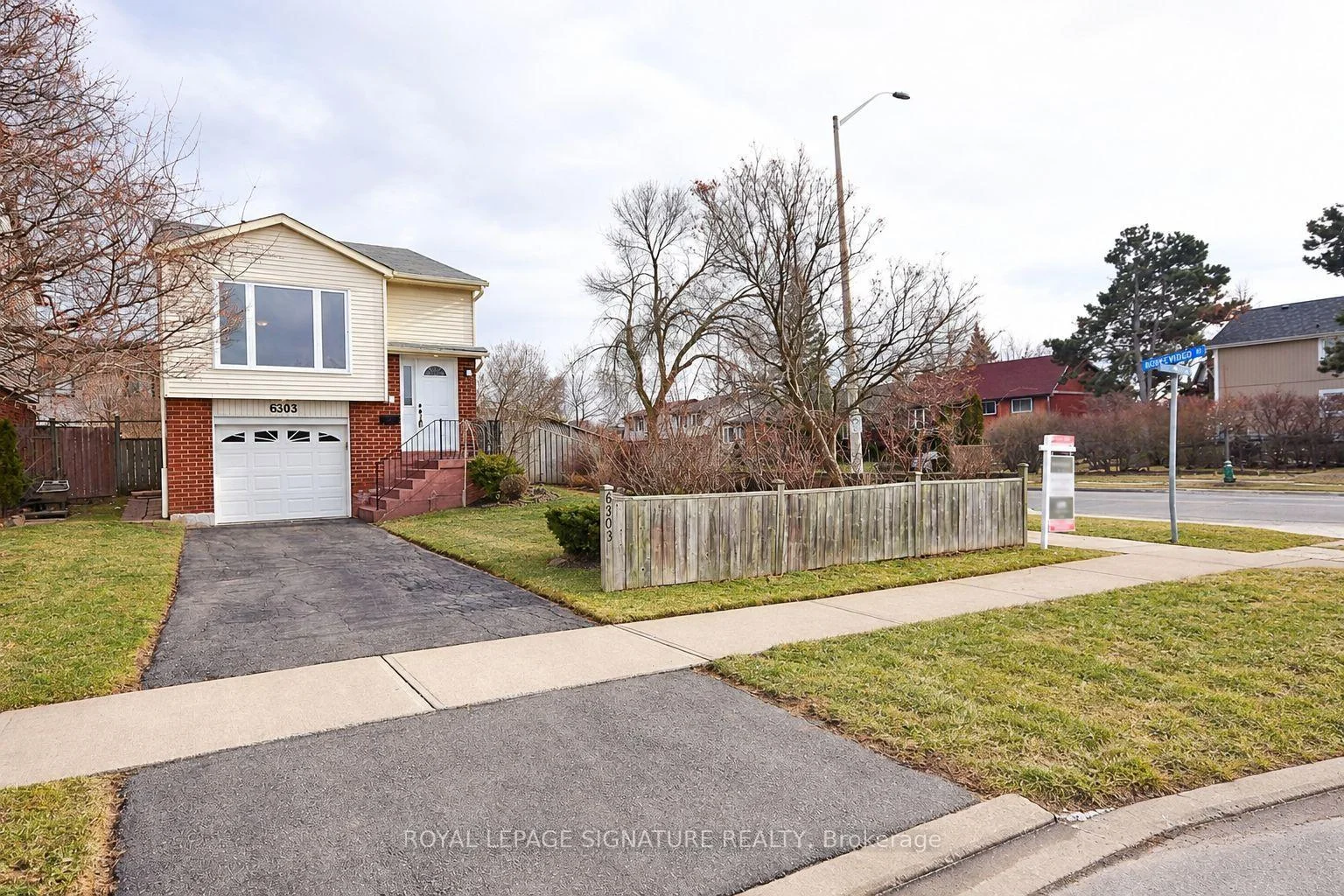 Photo 1 of 6303 Plowmans Heath, Mississauga, Meadowvale — HOMEH