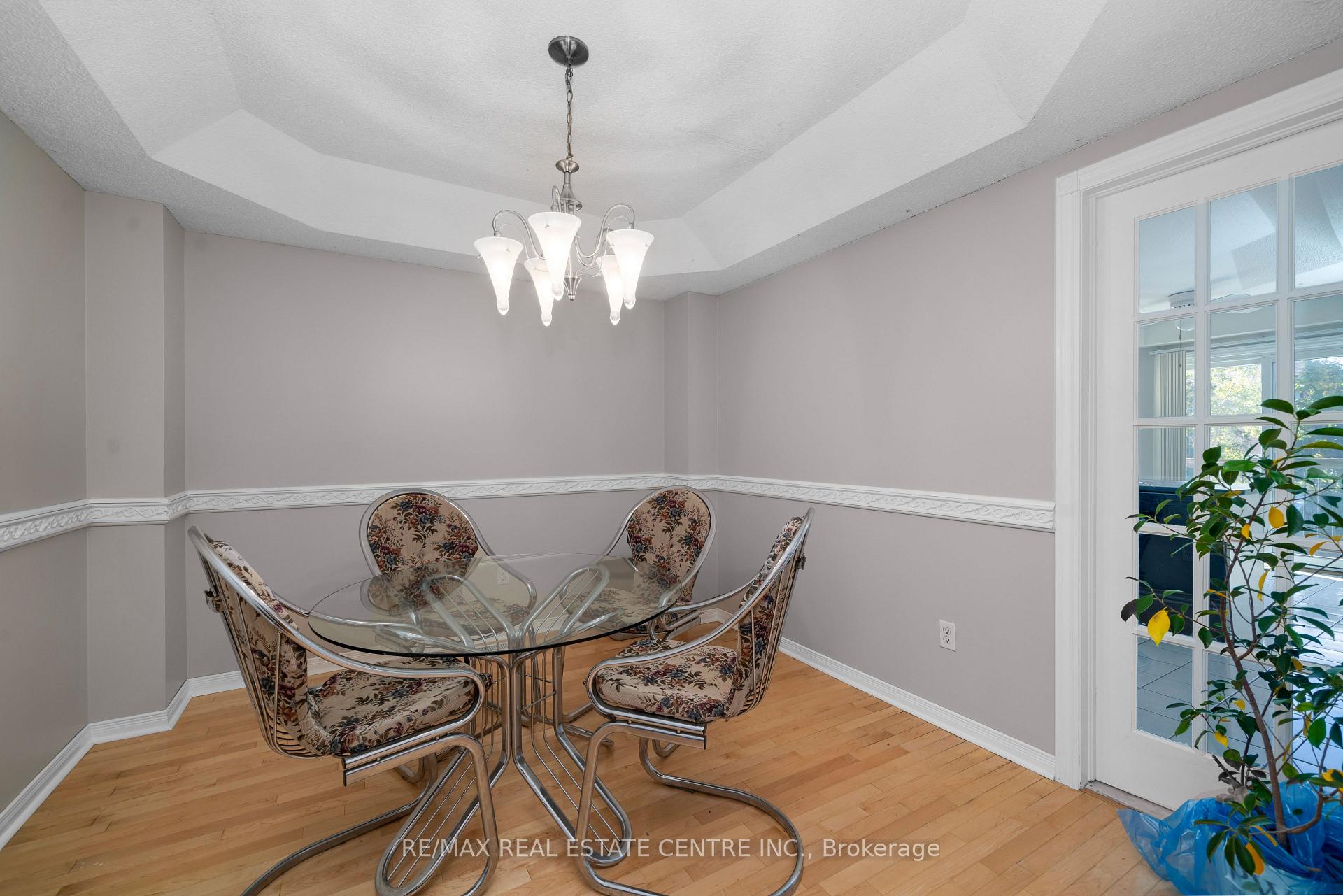Photo 3 of 39 Killaloe Crescent, Halton Hills, Georgetown — HOMEH