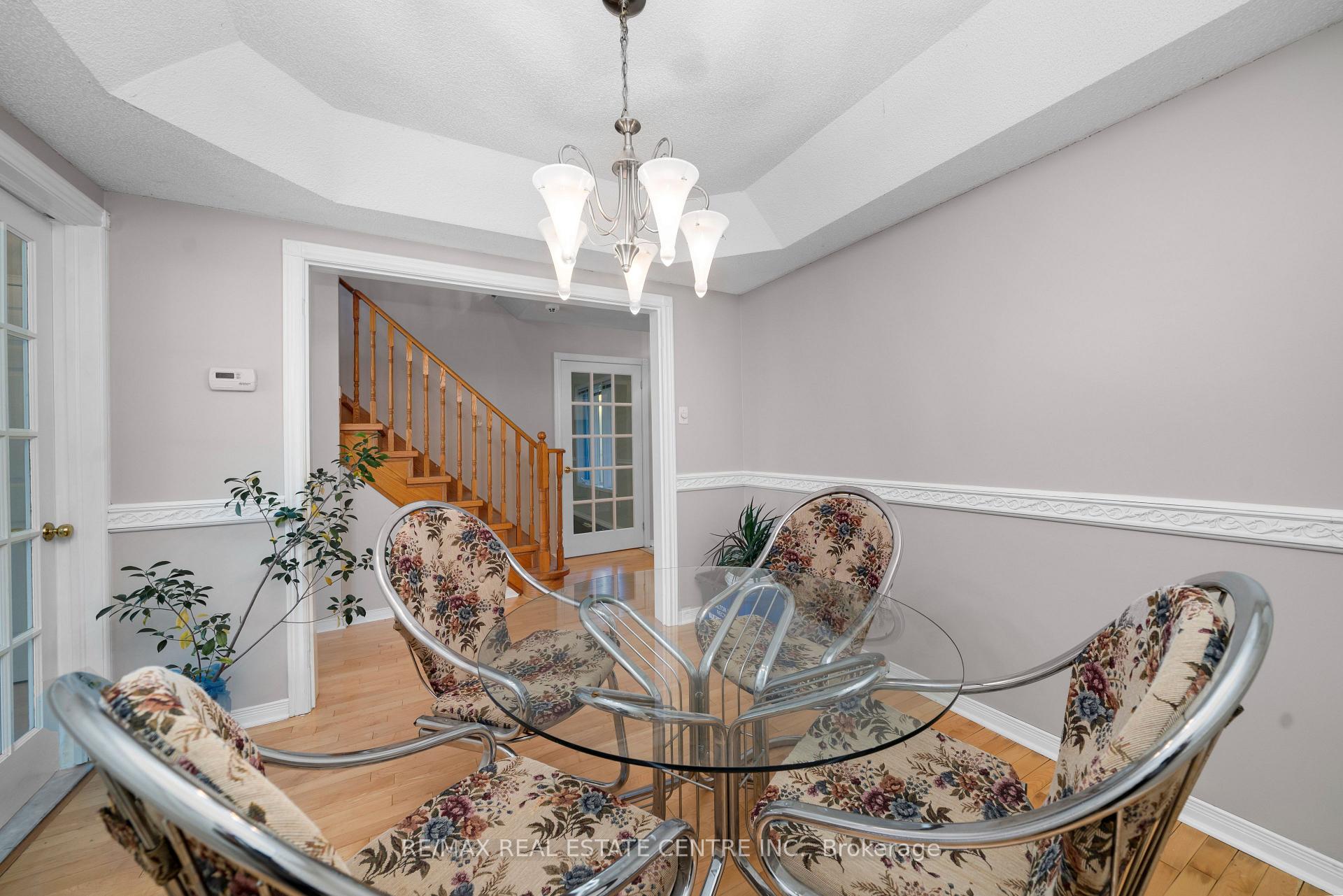Photo 4 of 39 Killaloe Crescent, Halton Hills, Georgetown — HOMEH