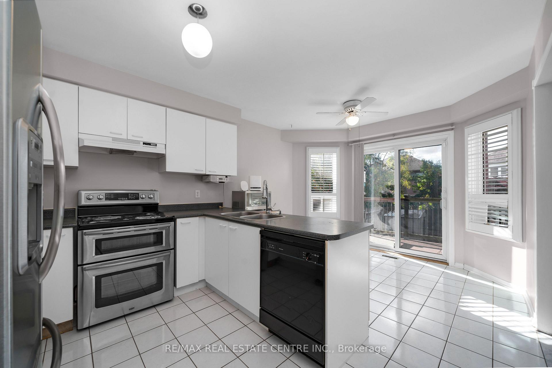 Photo 5 of 39 Killaloe Crescent, Halton Hills, Georgetown — HOMEH