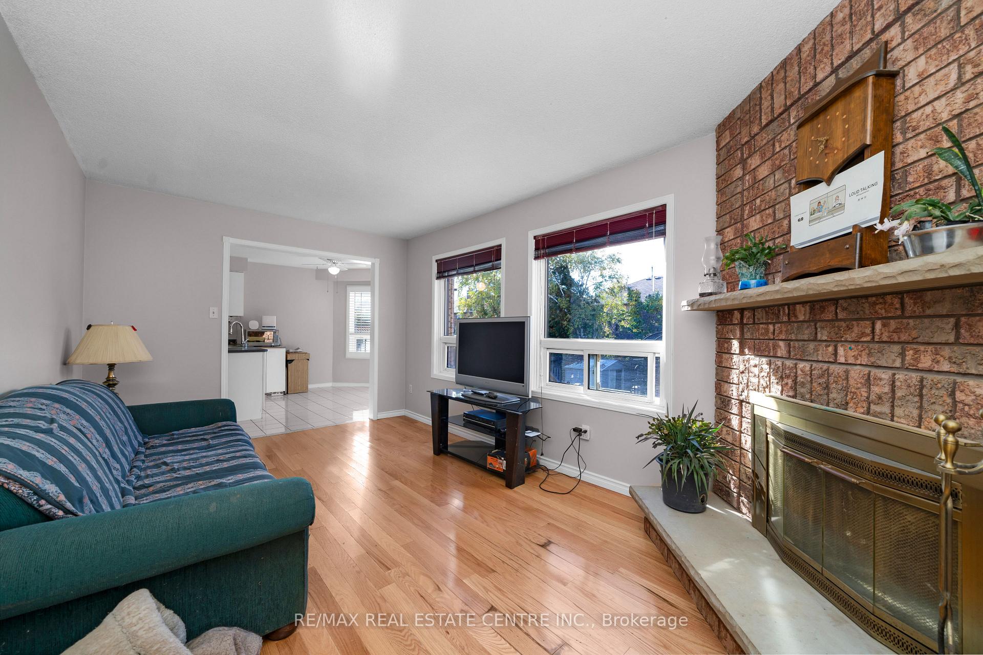 Photo 8 of 39 Killaloe Crescent, Halton Hills, Georgetown — HOMEH