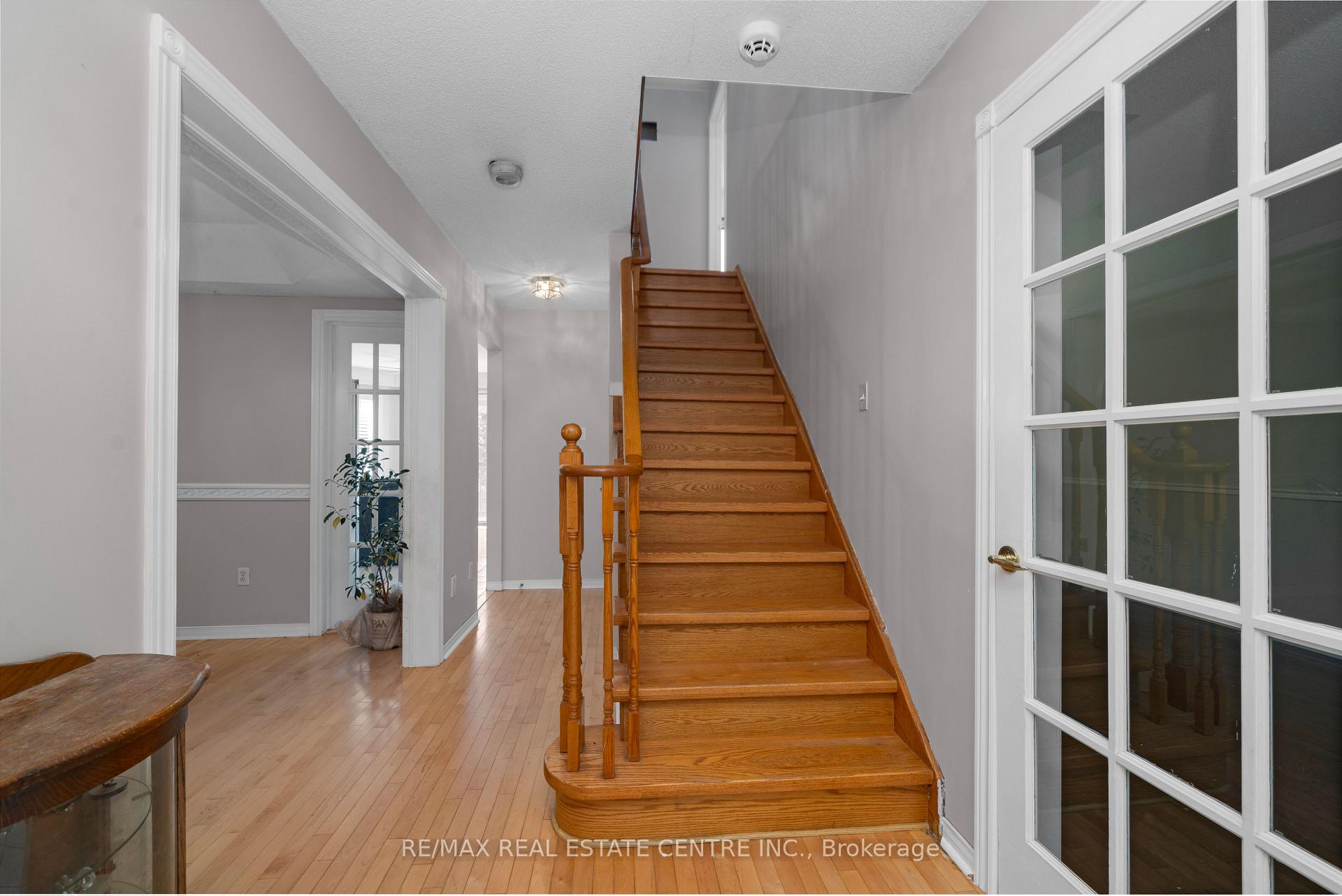 Photo 10 of 39 Killaloe Crescent, Halton Hills, Georgetown — HOMEH