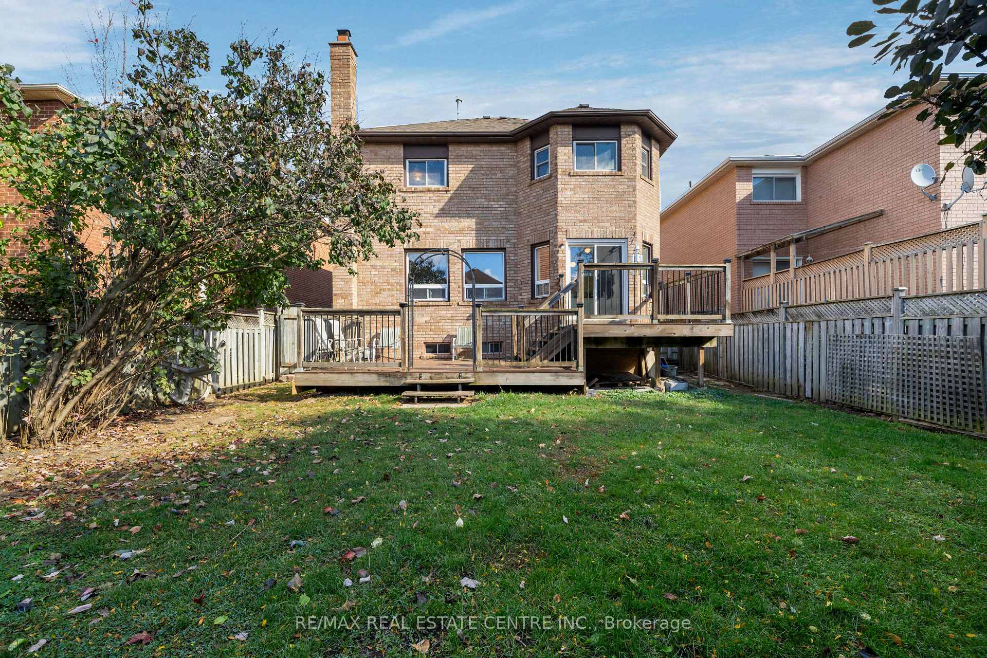 Photo 19 of 39 Killaloe Crescent, Halton Hills, Georgetown — HOMEH