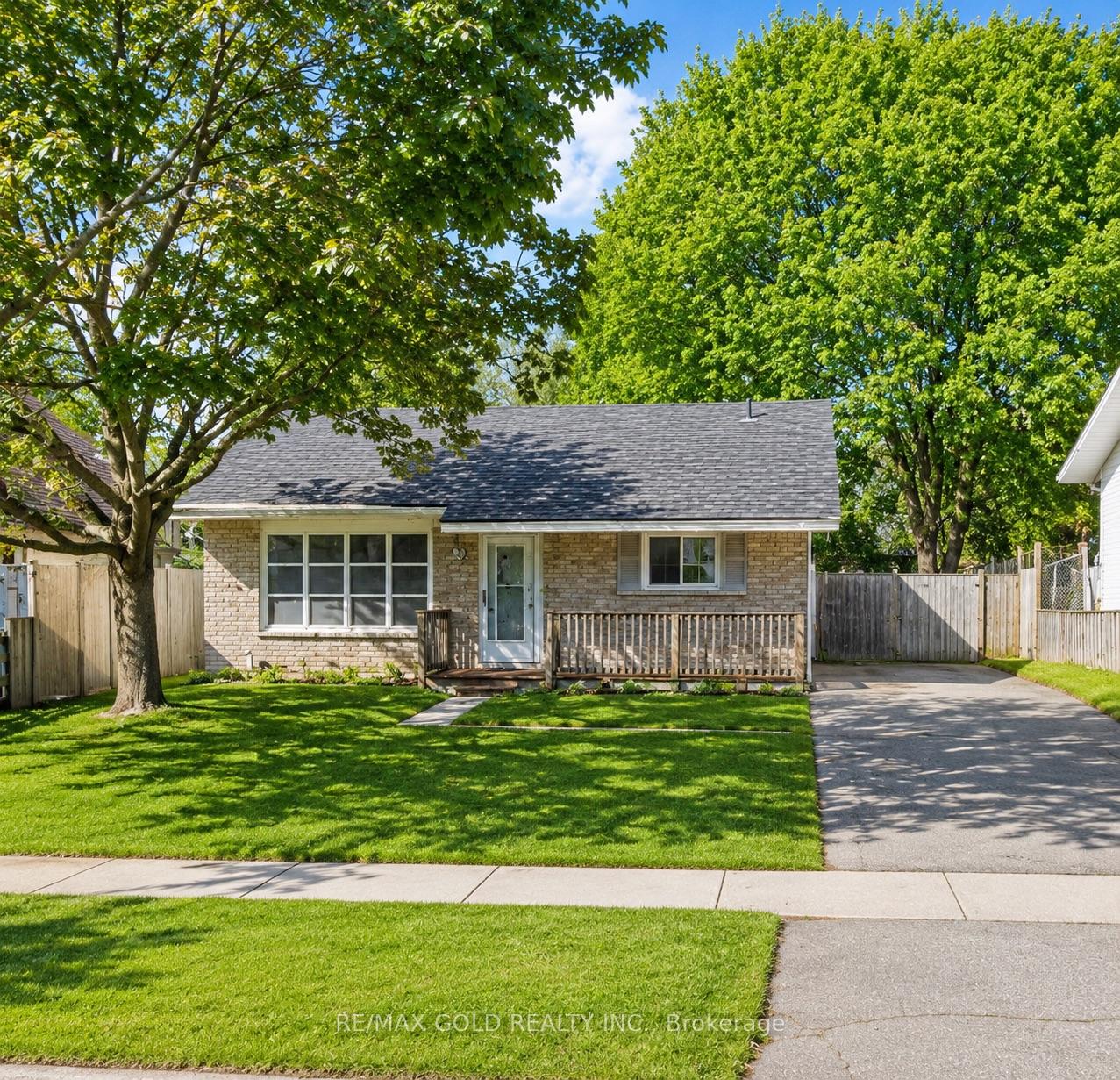 Photo 2 of 85 Williamsburg Road, Kitchener, Laurentian Hills — HOMEH