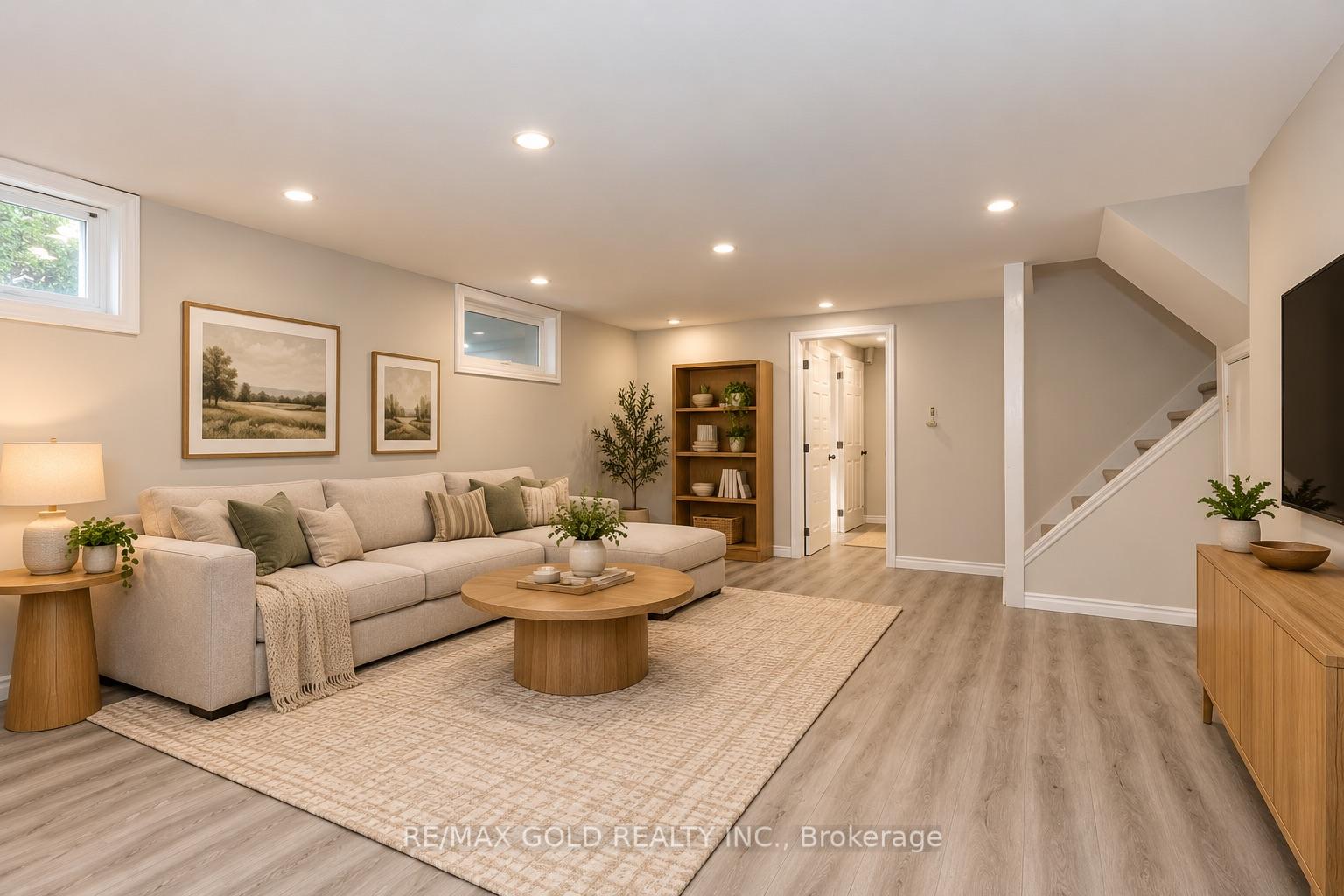 Photo 3 of 85 Williamsburg Road, Kitchener, Laurentian Hills — HOMEH