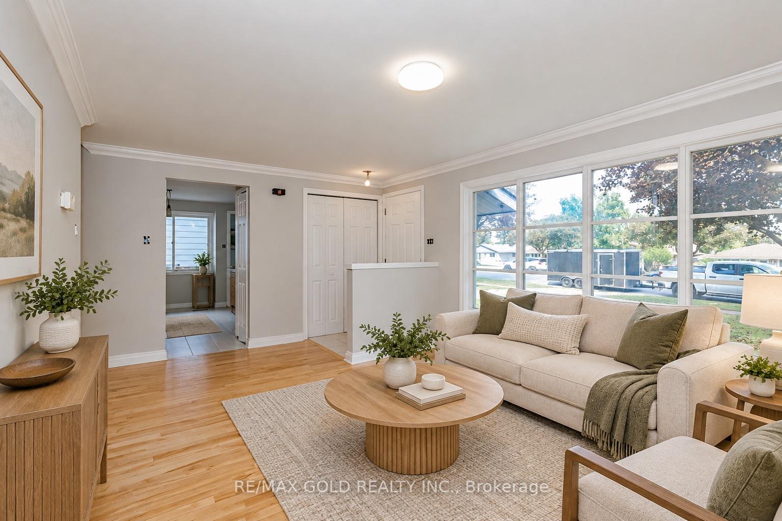 Photo 8 of 85 Williamsburg Road, Kitchener, Laurentian Hills — HOMEH