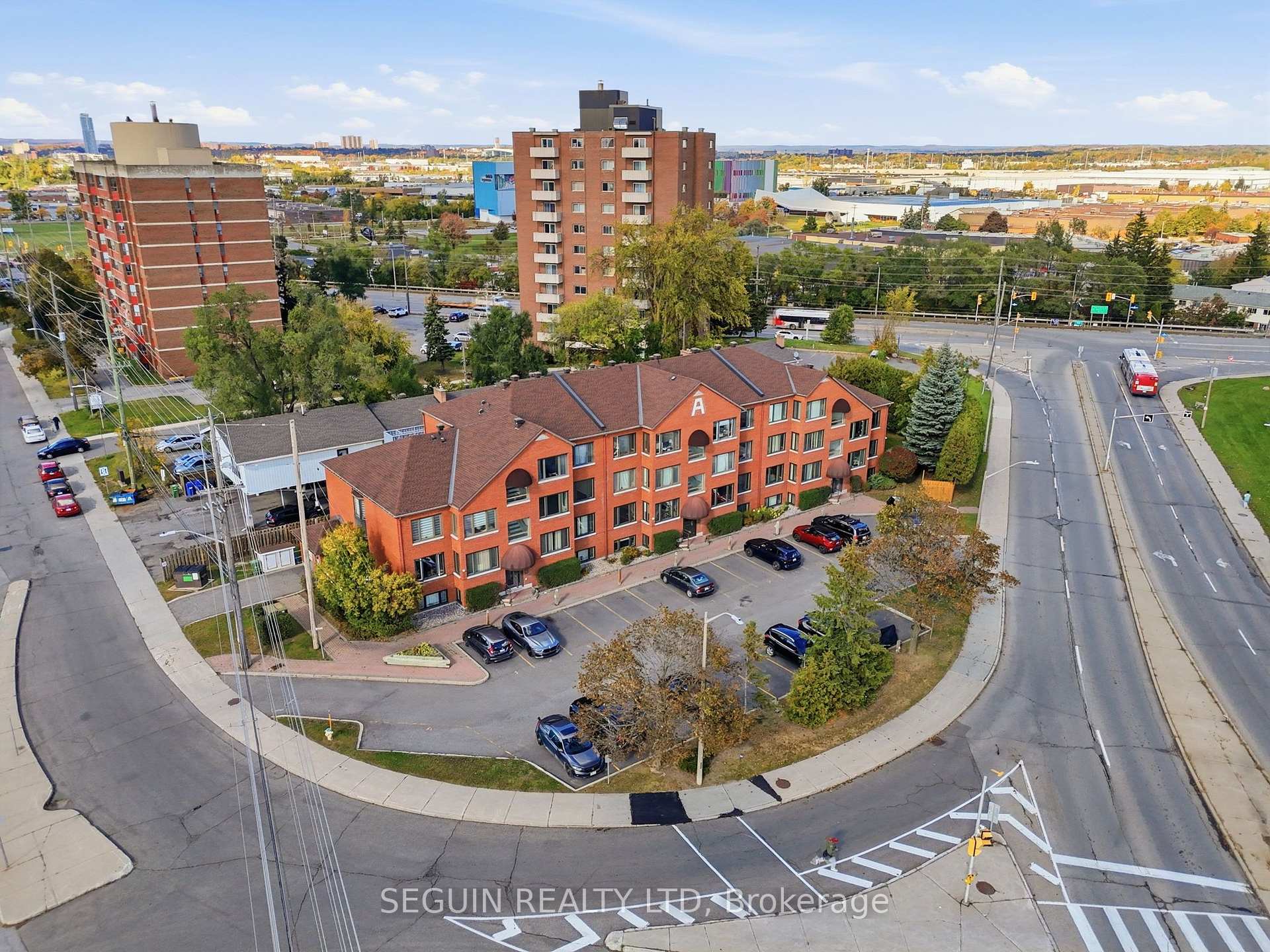 Photo of Unit 302, 1974 St Laurent Boulevard