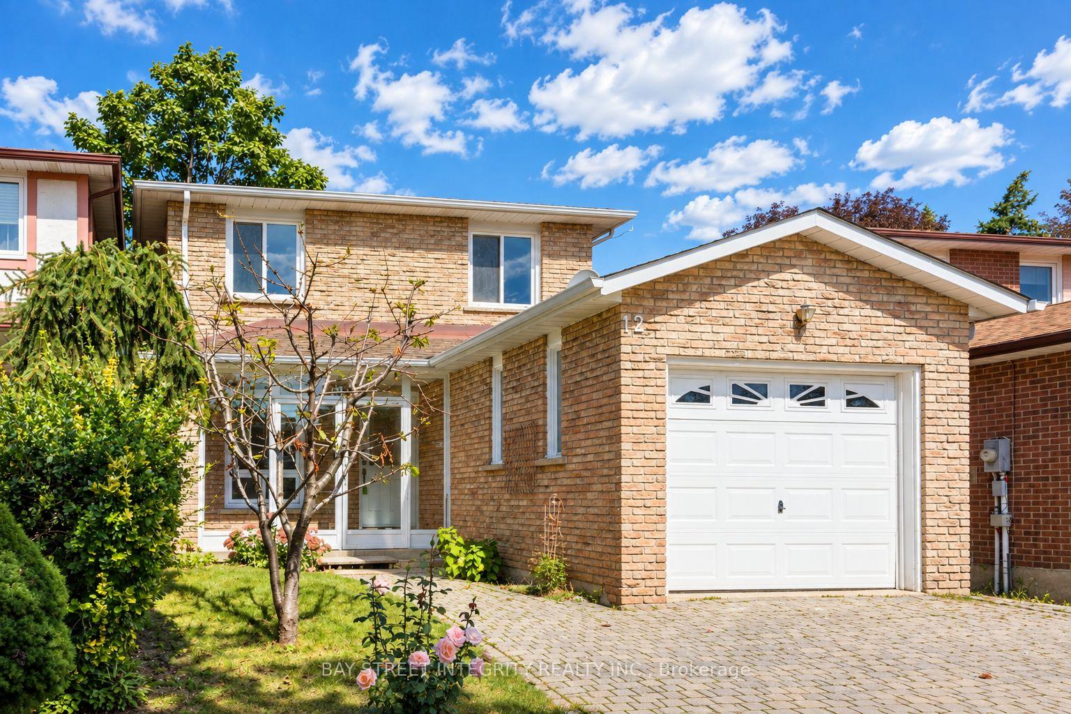 Photo 2 of 12 Charnwood Place, Markham, Aileen-Willowbrook — HOMEH