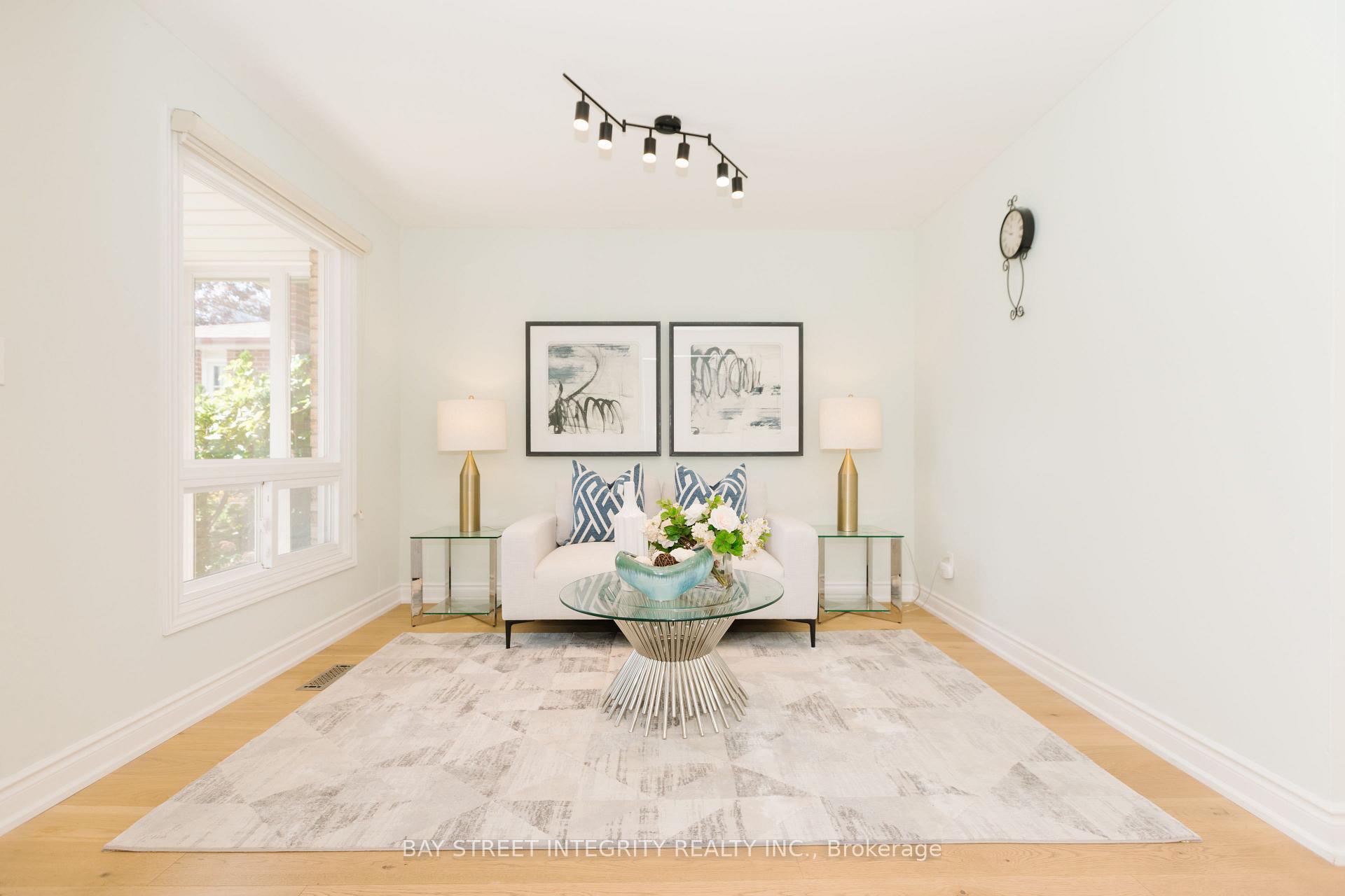 Photo 4 of 12 Charnwood Place, Markham, Aileen-Willowbrook — HOMEH