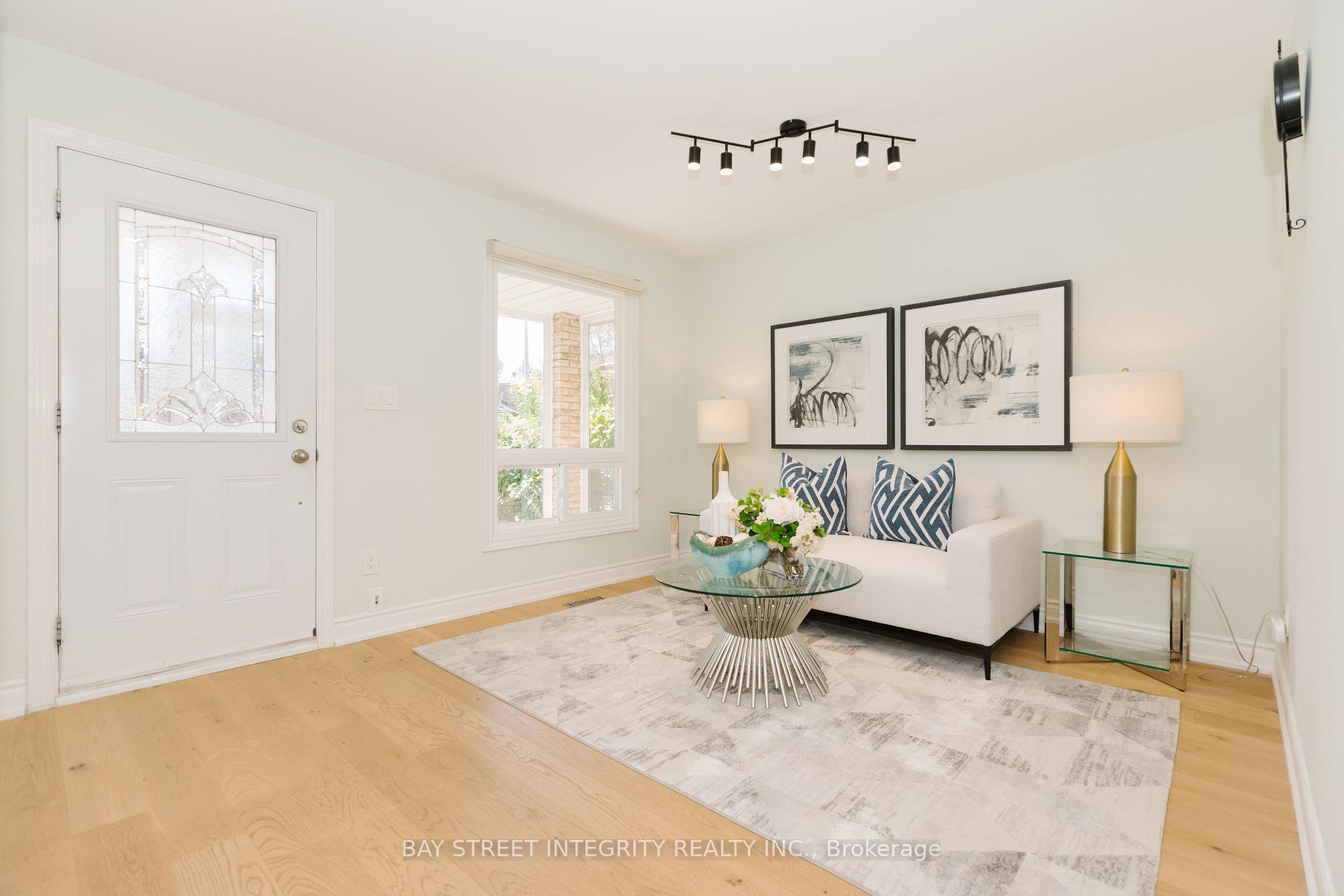Photo 5 of 12 Charnwood Place, Markham, Aileen-Willowbrook — HOMEH