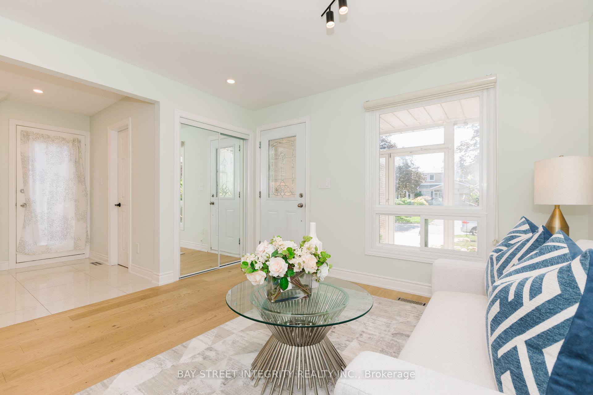 Photo 6 of 12 Charnwood Place, Markham, Aileen-Willowbrook — HOMEH