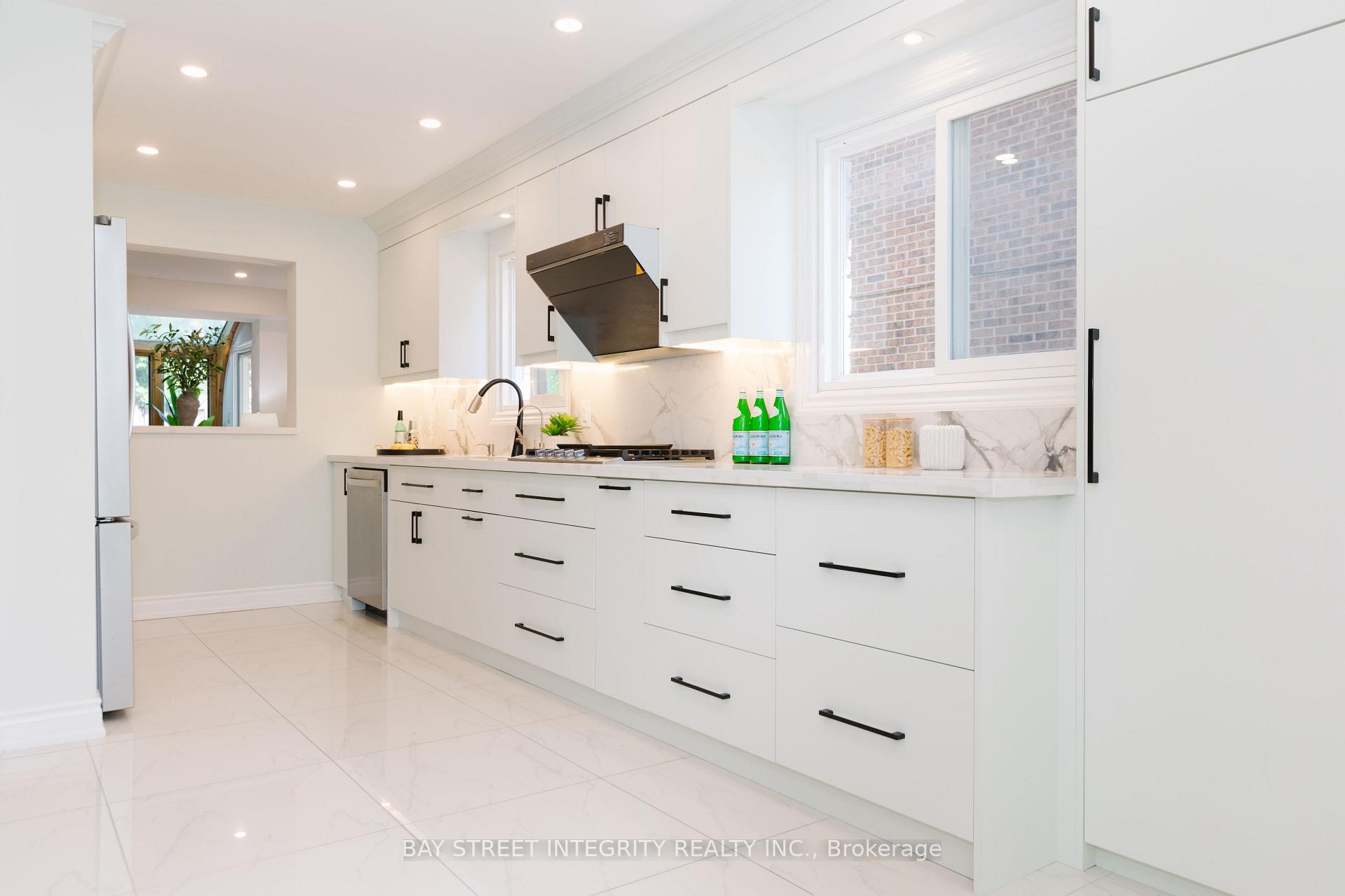 Photo 7 of 12 Charnwood Place, Markham, Aileen-Willowbrook — HOMEH