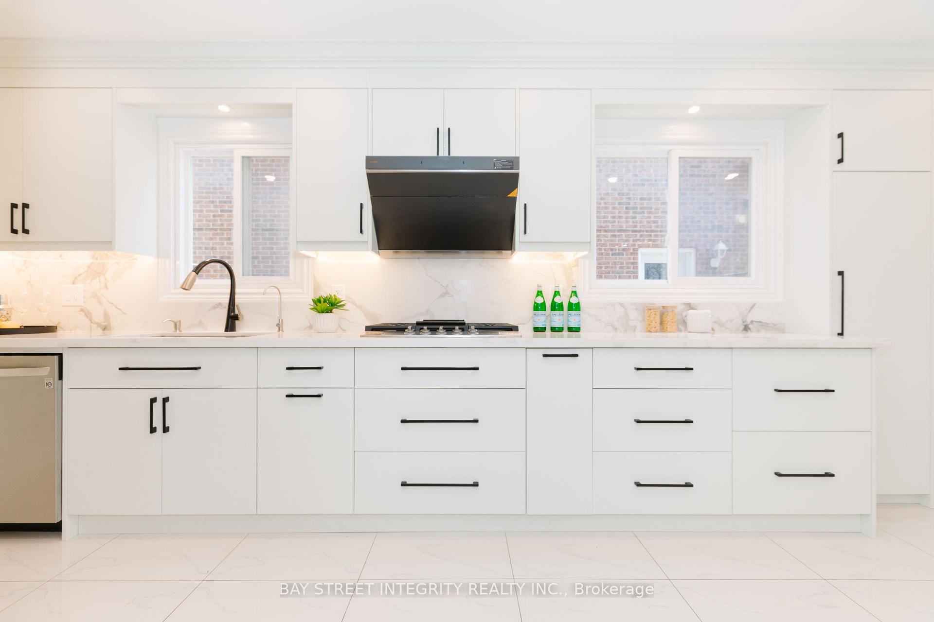 Photo 9 of 12 Charnwood Place, Markham, Aileen-Willowbrook — HOMEH