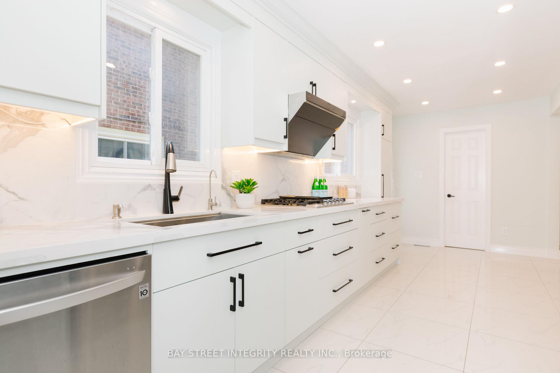 Photo 10 of 12 Charnwood Place, Markham, Aileen-Willowbrook — HOMEH