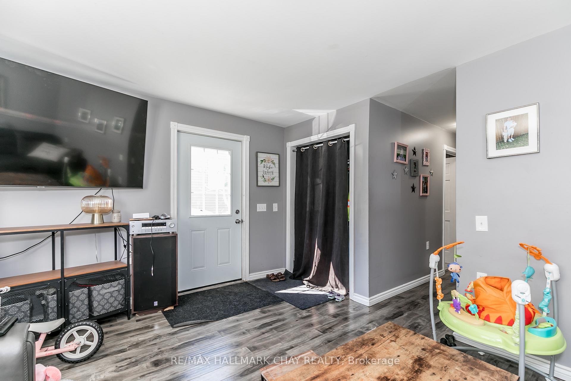 Photo 2 of 226 Queen Street, Midland — HOMEH